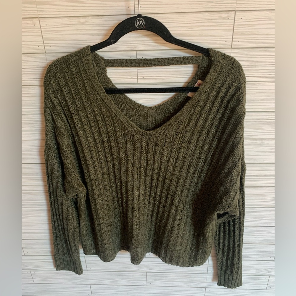So crop cable sweater